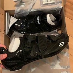 Black men’s cycling shoes
